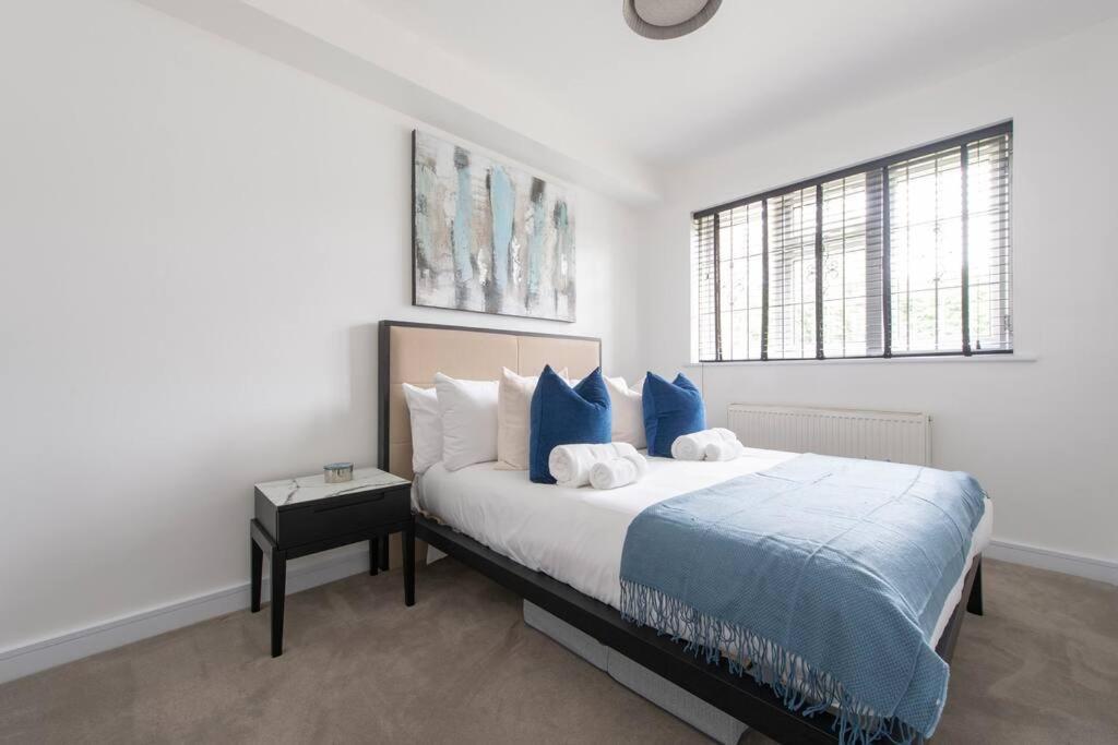 2 Bedroom Modern Urban Sanctuary 1Cc - Cherrydeal Лондон Екстериор снимка