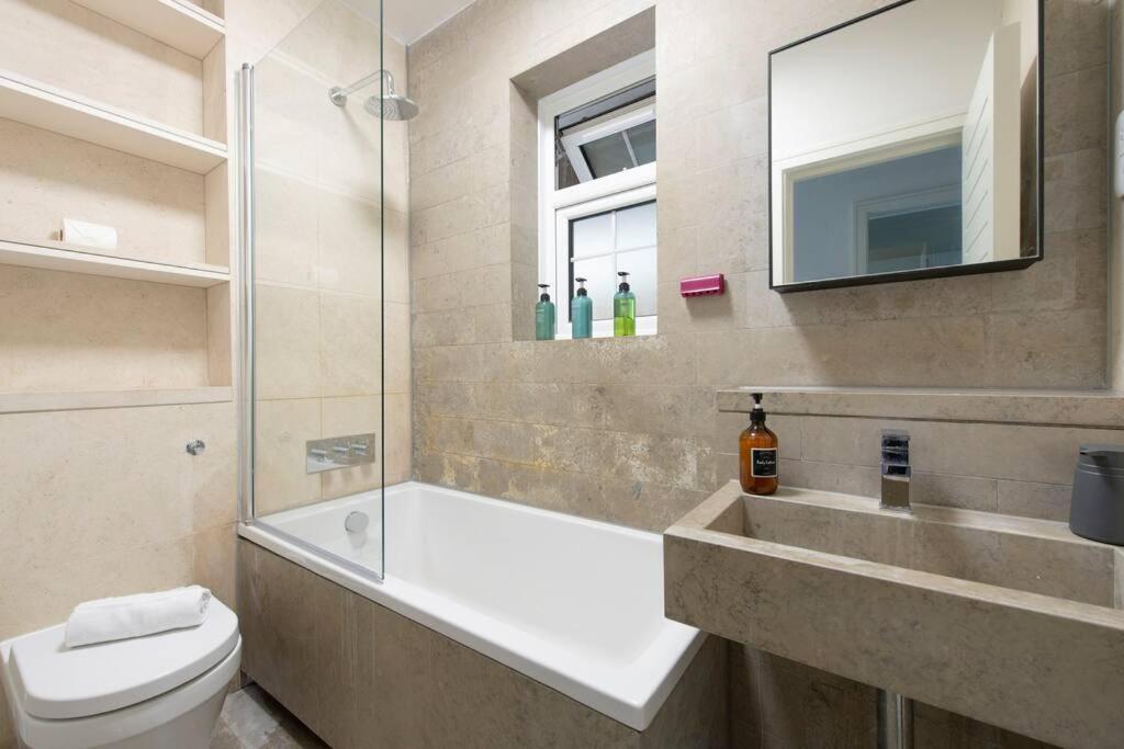 2 Bedroom Modern Urban Sanctuary 1Cc - Cherrydeal Лондон Екстериор снимка