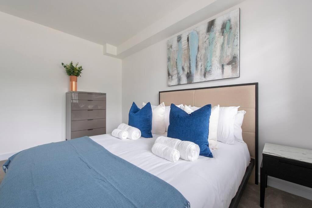 2 Bedroom Modern Urban Sanctuary 1Cc - Cherrydeal Лондон Екстериор снимка