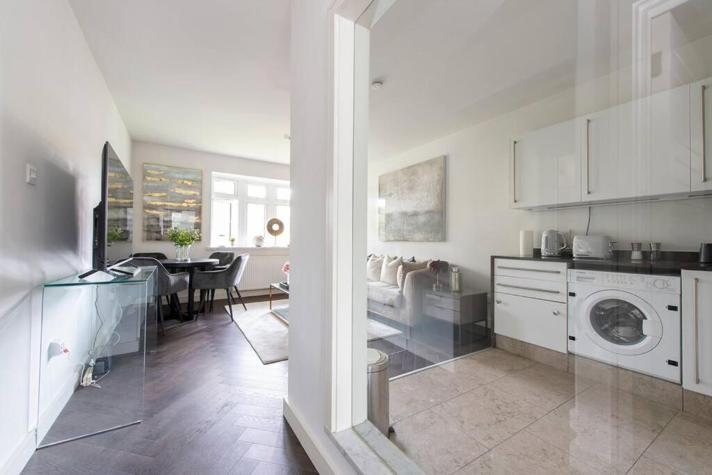 2 Bedroom Modern Urban Sanctuary 1Cc - Cherrydeal Лондон Екстериор снимка