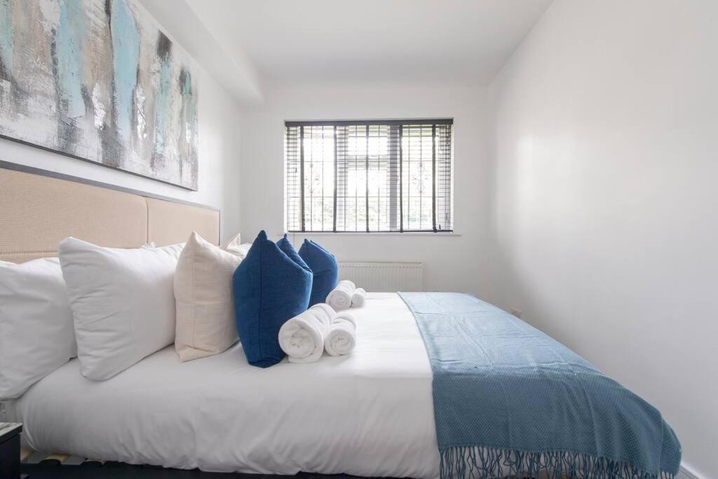 2 Bedroom Modern Urban Sanctuary 1Cc - Cherrydeal Лондон Екстериор снимка