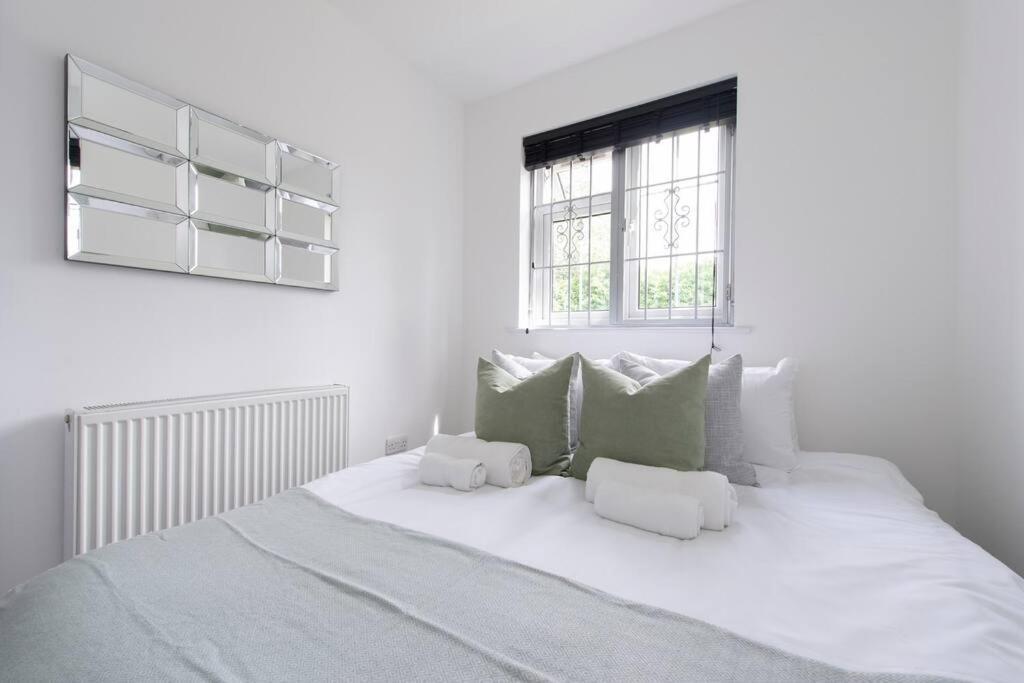 2 Bedroom Modern Urban Sanctuary 1Cc - Cherrydeal Лондон Екстериор снимка